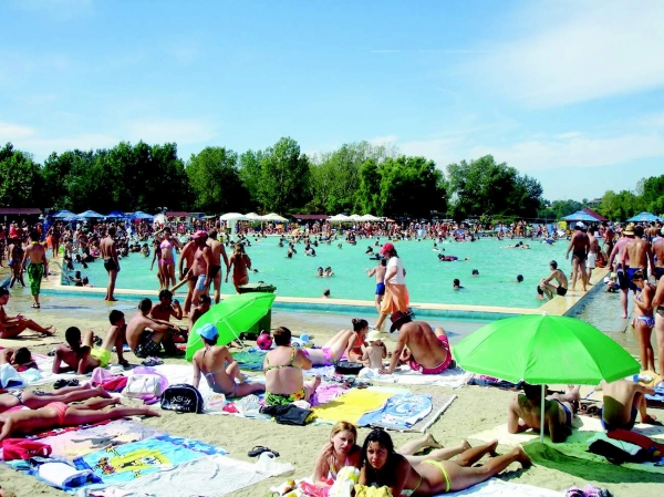 Strandul Ostroveni se deschide sambata