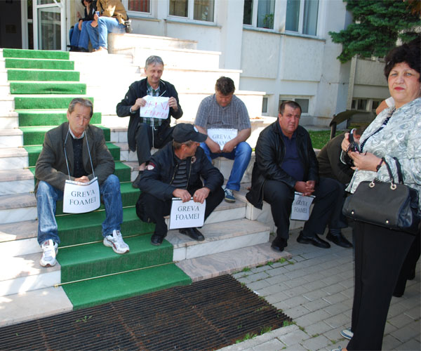 Greva foamei continua