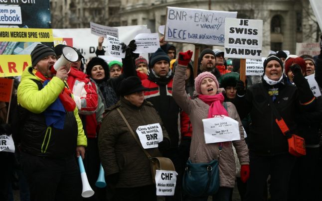 Peste 1.000 de protestatari solicită adoptarea Legii conversiei