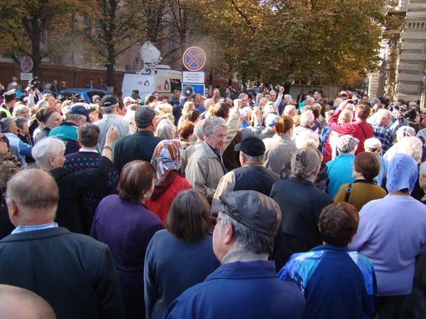 Angajaţi ai RAAN, în greva foamei!