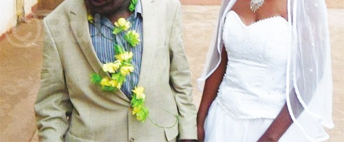 Cel mai urat barbat din Uganda a devenit tata pentru a 8-a oara!