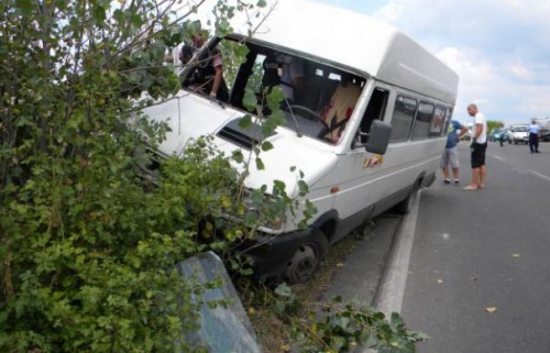 Accident grav în MĂRĂCINENI – pieton lovit de o autoutilitară.