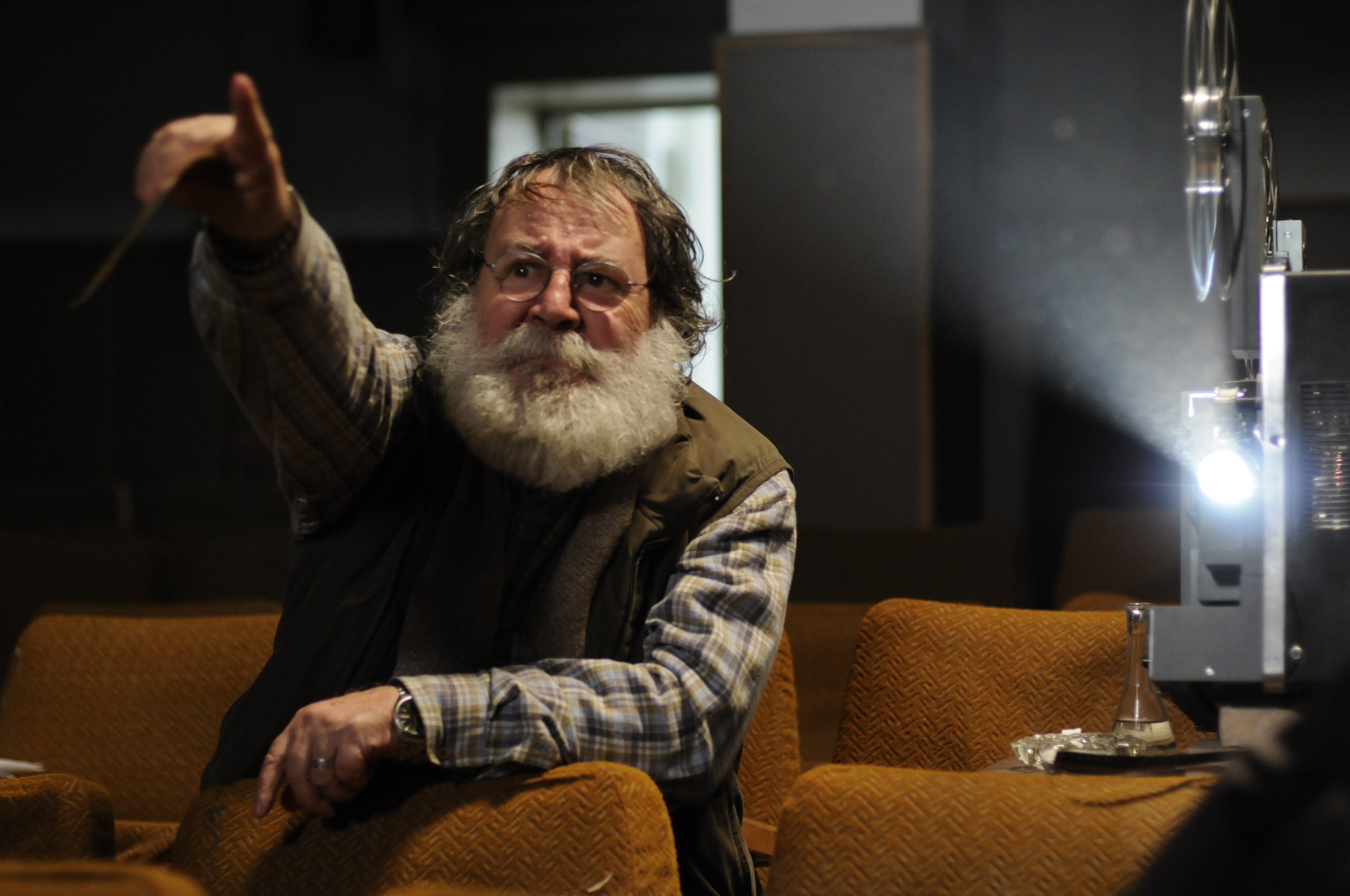 Valer Dellakeza: „Pe scena sunt actori multi, dar artisti putini”