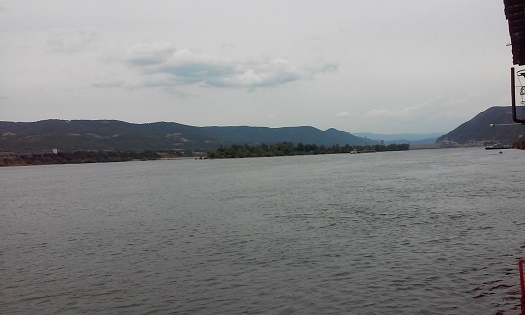 Cu pluta din butoaie și lemn, pe Dunăre