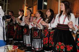 Regal de muzică şi dansuri populare