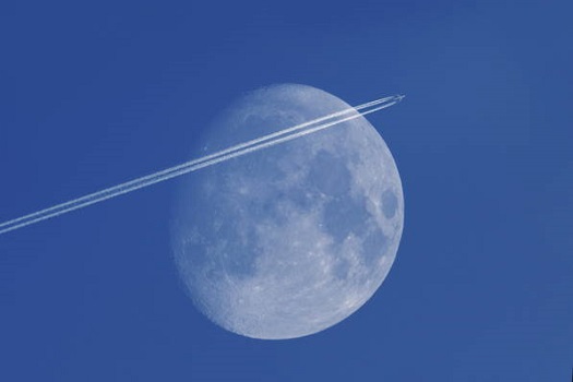 Vineri – lună albastră