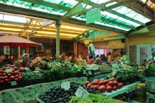 Comercianții din Piața Craiovita, verificați de polițiștii craioveni