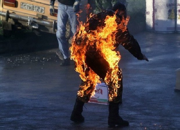 Un bărbat a încercat să îşi dea foc!