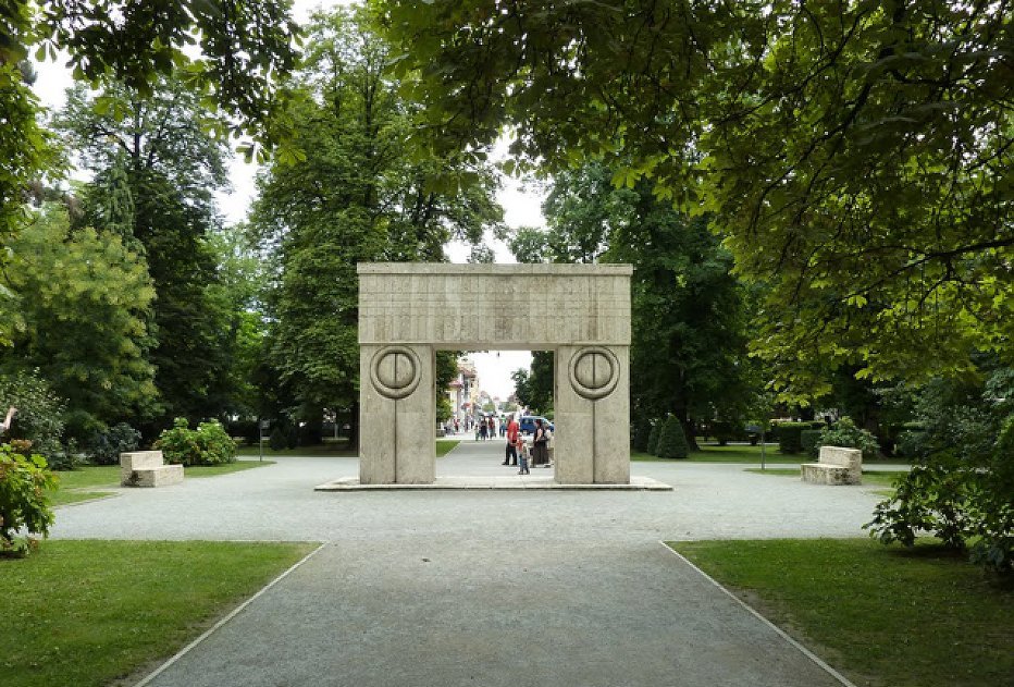 Târgu Jiu/Operele brâncușiene, marcate cu logo-ul UNESCO