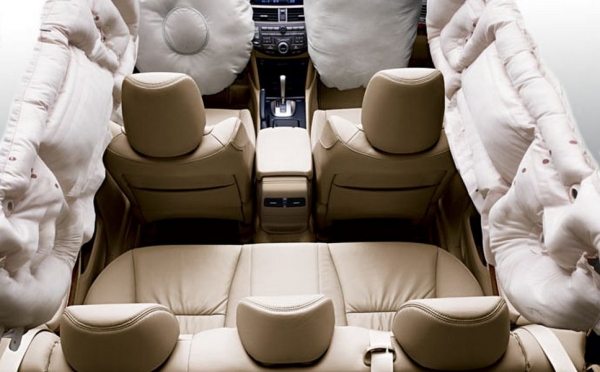 Posibil defect mortal la airbaguri