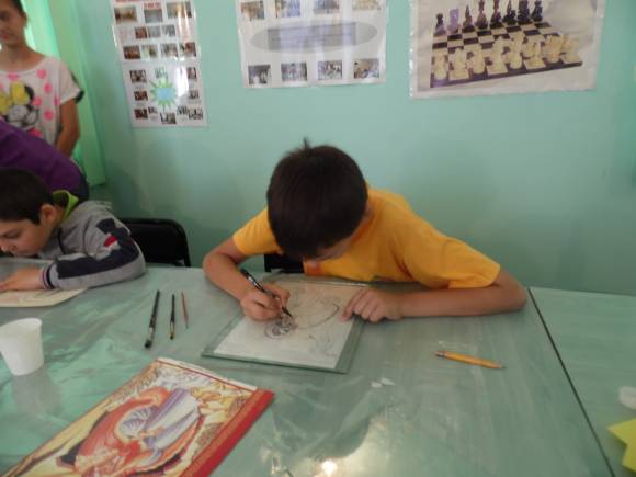 Tabără de pictat icoane pe sti­clă