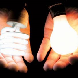 Câte becuri aruncă la gunoi mehedințenii?