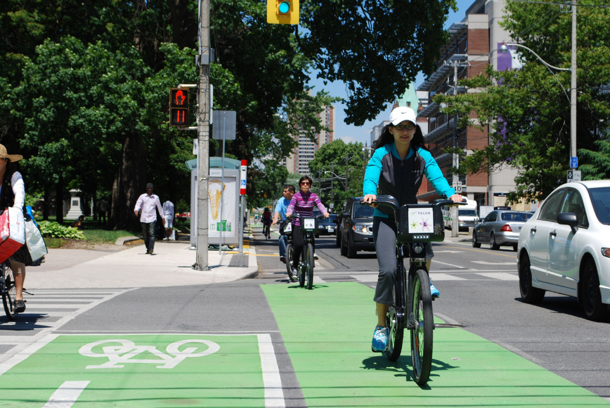 Strazi largite si piste pentru biciclisti