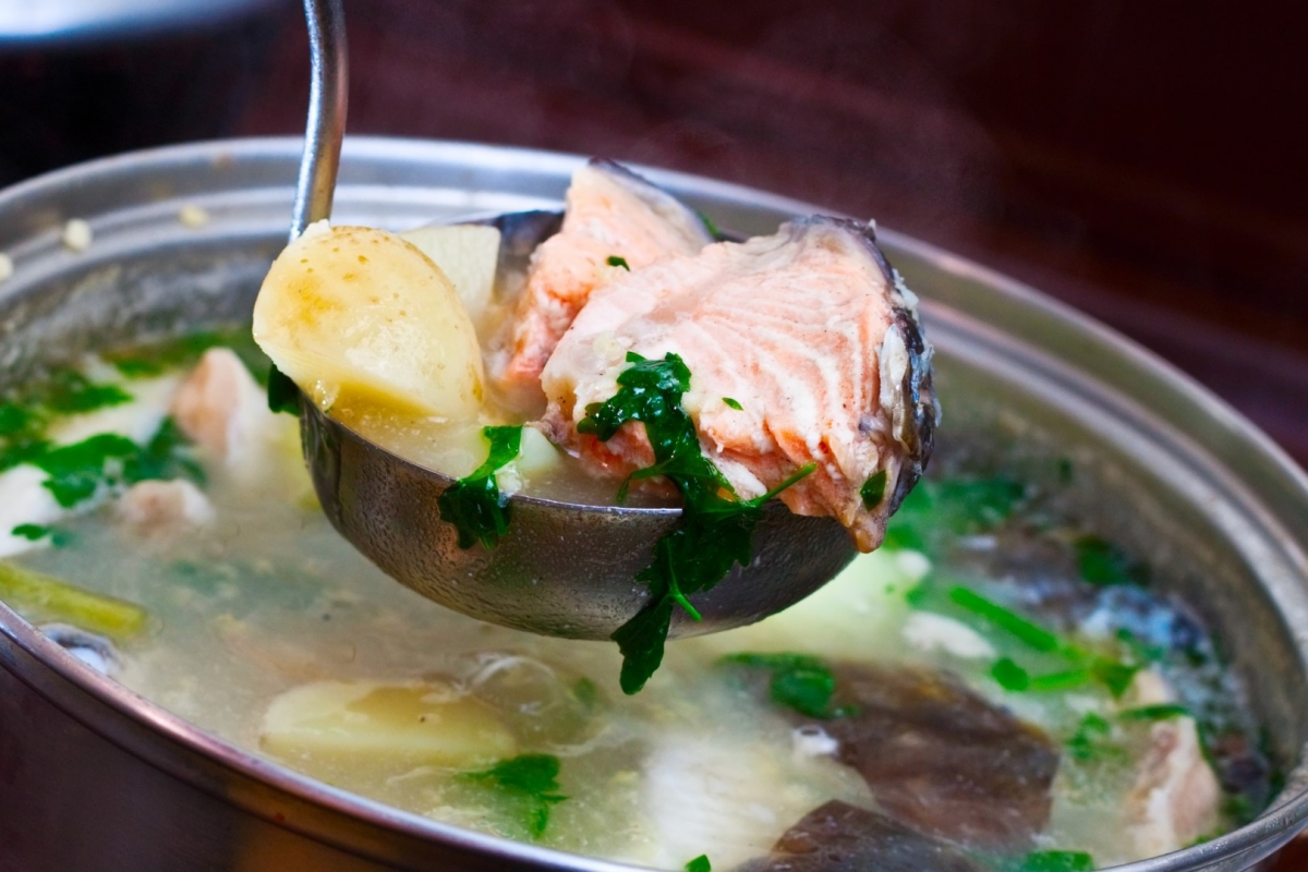 Ceaun uriaș cu borș de pește