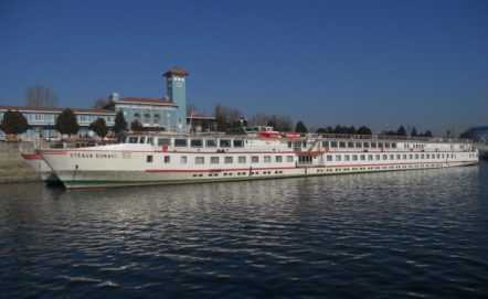 Nivelul scăzut al Dunării afectează traficul de mărfuri