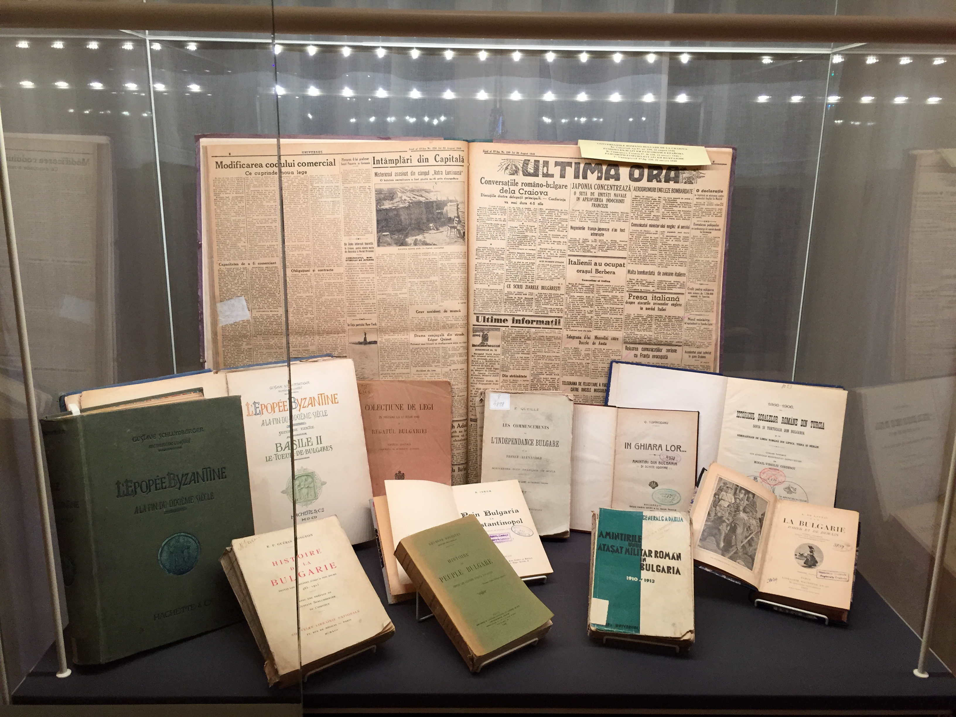 Expozitie de carte cu ocazia Zilei Limbii Romane