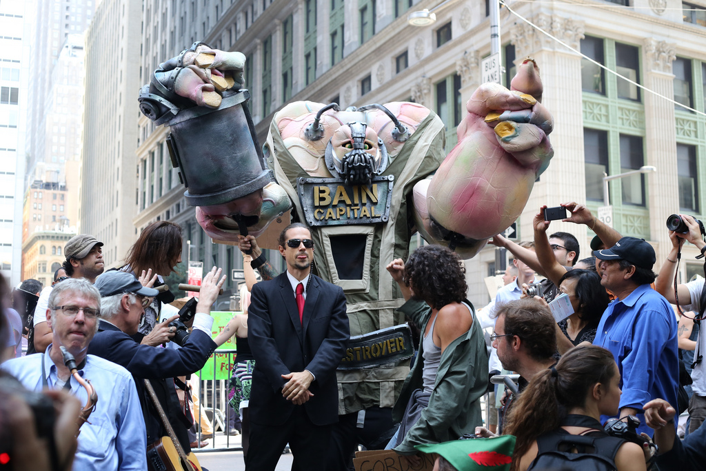 De azi, papusile ocupa strada!