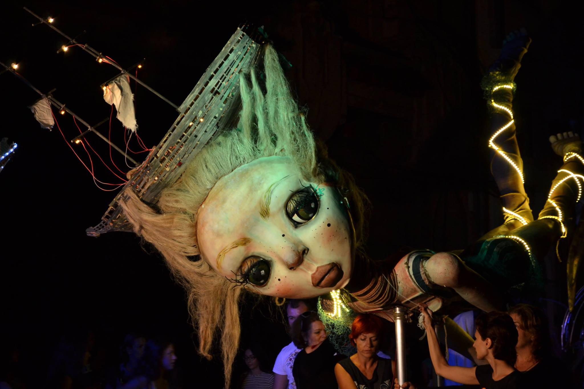 (Audio) Atentie! Papusile ocupa strada!