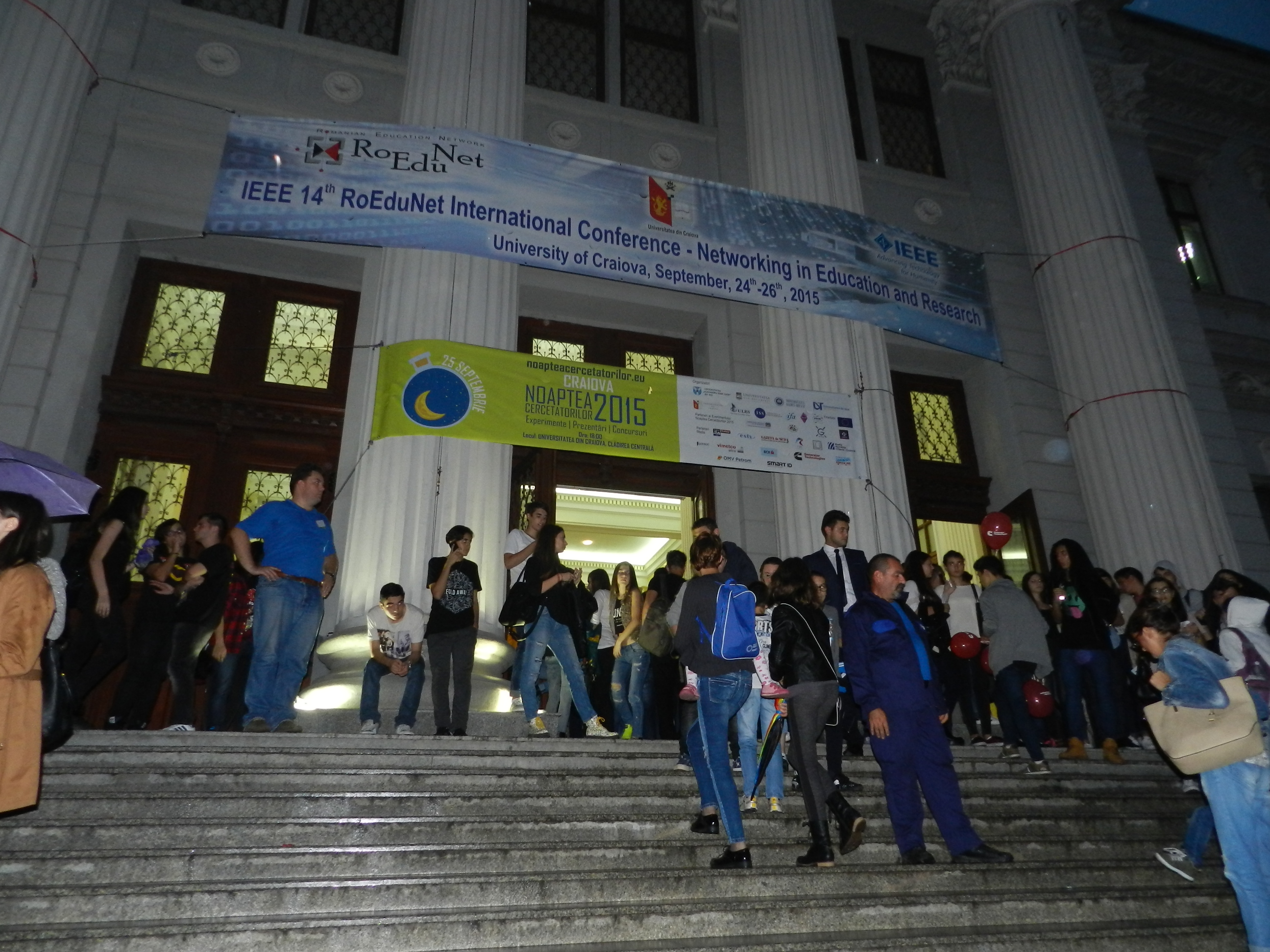 GALERIE FOTO E o seara buna pentru stiinta la Craiova!