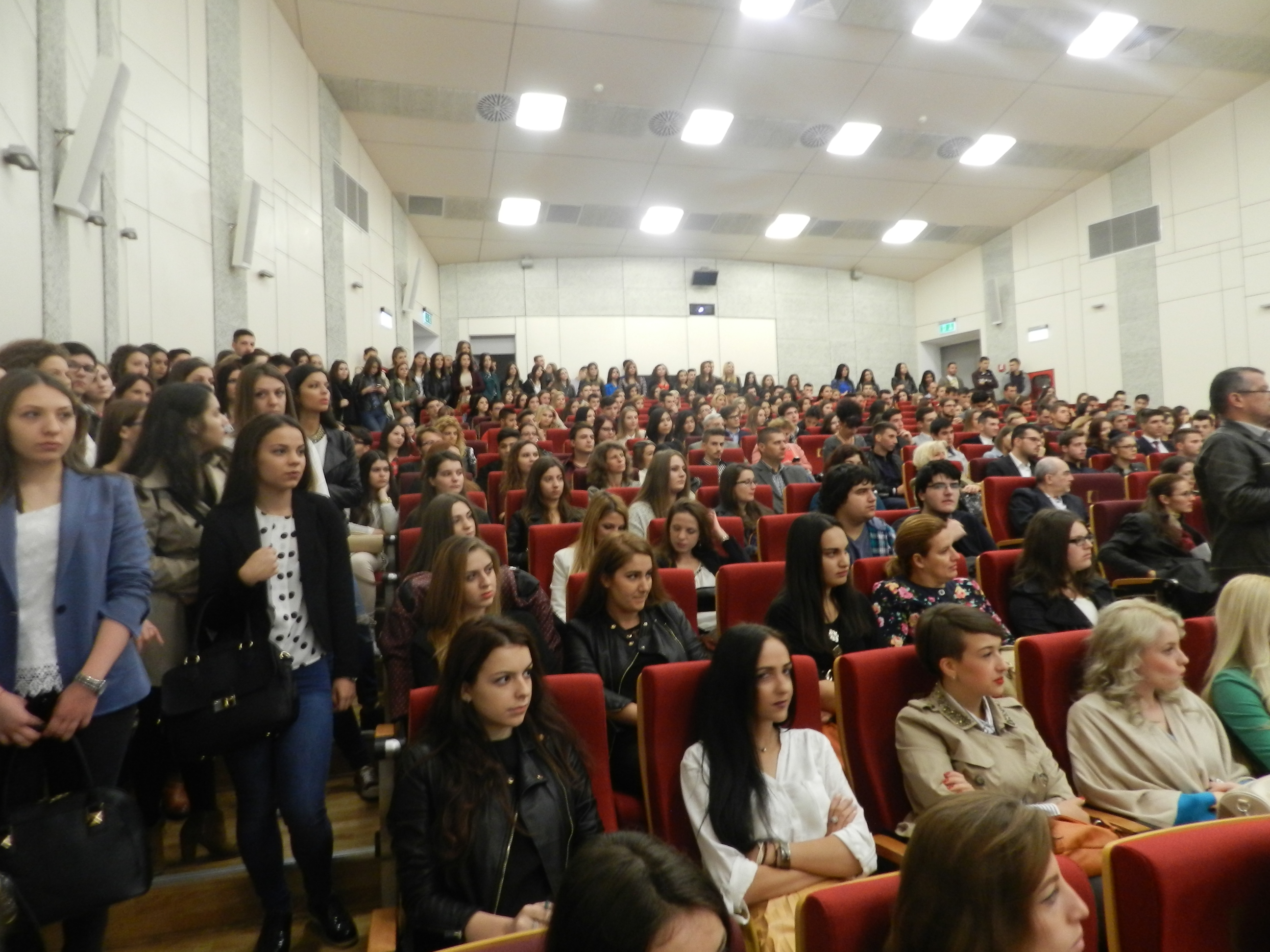 Facultatea de Drept din Craiova si-a intampinat astazi studentii