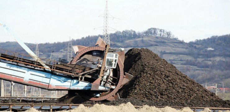 Politisti corupti protejau transportul carbunelui furat de la CEO