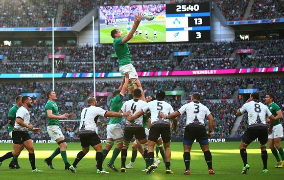 Rugbistul Florin Surugiu şi-a cerut iubita în căsătorie pe Wembley, după meciul cu Irlanda