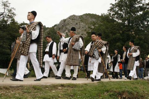 (Reportaj) Festivalul transhumanţei