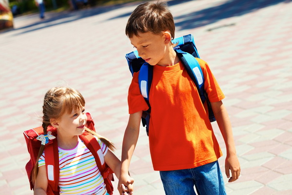 Cocosati de ghiozdane: ce greutate trebuie sa aiba ghiozdanul unui elev?