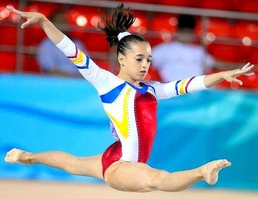 Larisa Iordache şi Marian Drăgulescu, câte 3 medalii de aur în finalele pe aparate