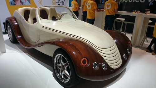 Mașina din lemn, creată de doi români și expusă la Salonul Auto de la Frankfurt!