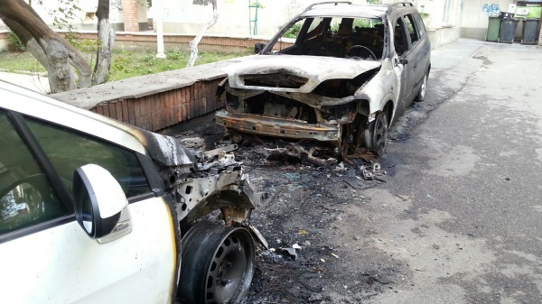 Masini incendiate in centrul Craiovei