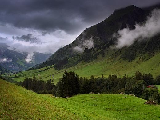 26 septembrie: Ziua Mondială a Munţilor Curaţi