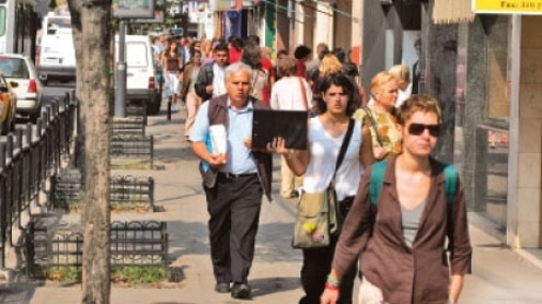 SONDAJ: Mai mult de jumatate din romani nu vor sa primeasca refugiati