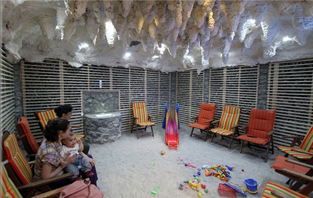 Sala de clasa amenajata intr-o salina artificiala!