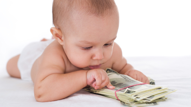 Suspectati ca ar fi vandut un copil roman!