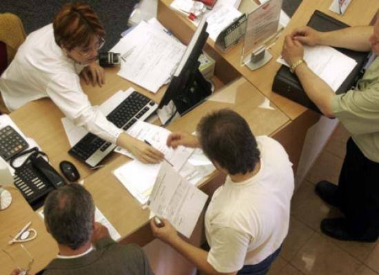 Salariile a zeci de mii de bugetari, mărite cu 50% de la 1 noiembrie