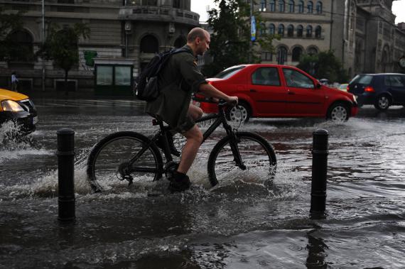 Avertizare ANM: pericol de inundatii
