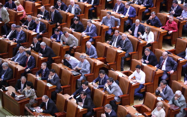 Pensii speciale pentru parlamentari