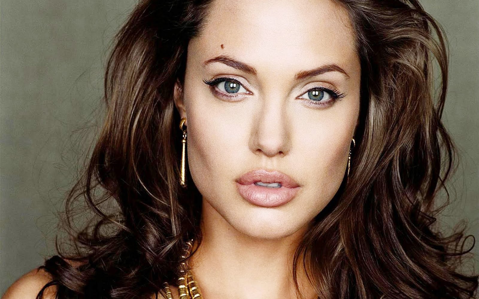 Cum se mentine in forma Angelina Jolie