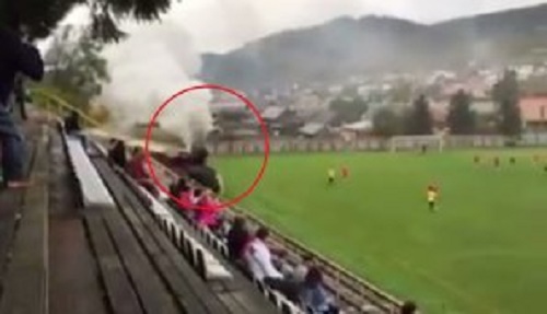 Trenul care trece prin stadion