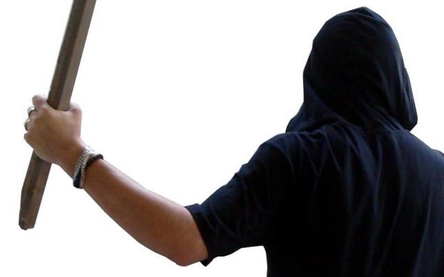 Percheziţii la locuinţele unor persoane bănuite de infracțiuni cu violență