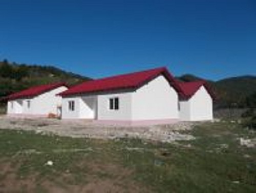 Sinistraţii din Vaideeni în case noi