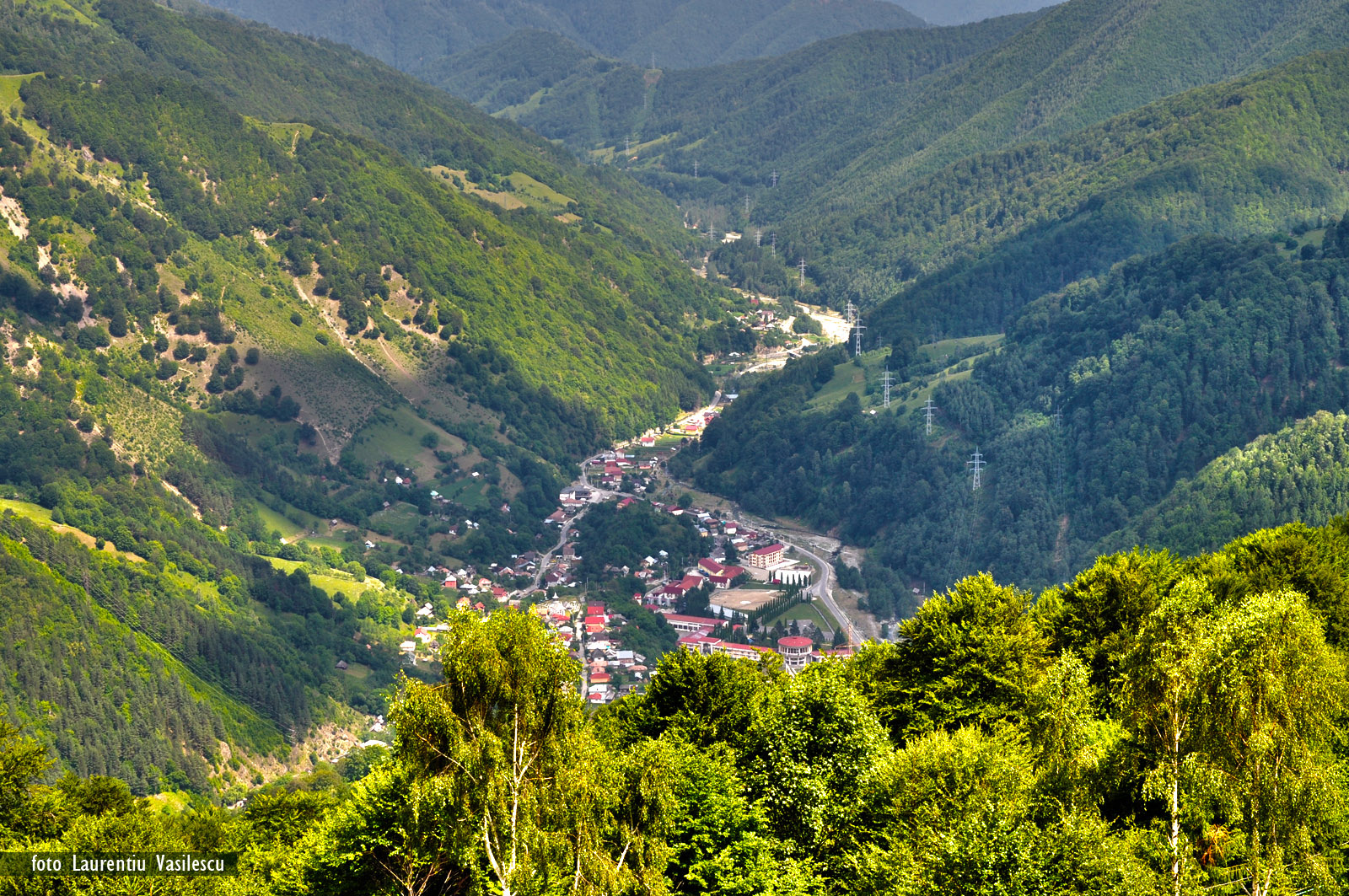 O noua destinatie montana: satul de vacanta din Valcea