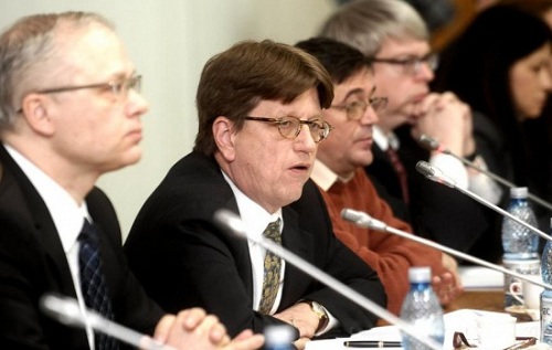 Delegația FMI discută cu deputații