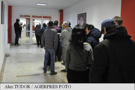 Au stat la cozi pentru a dona sânge!