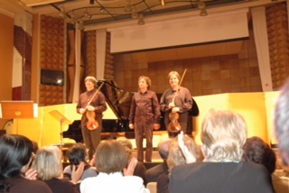 Duelul viorilor: lansare de album si expozitie la Bucuresti