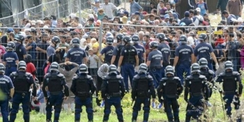 300 de gărzi suplimentare, trimise la frontierele Greciei şi Italiei