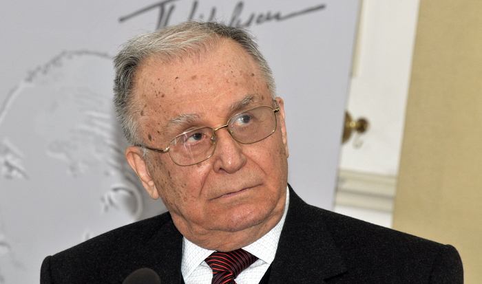 Ion Iliescu acuzat de „infractiuni contra umanitatii”