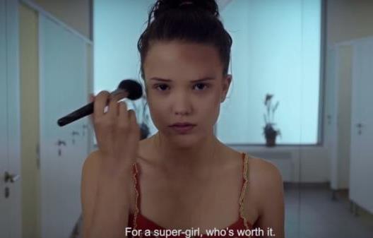 The World is Mine – proiectie de gala