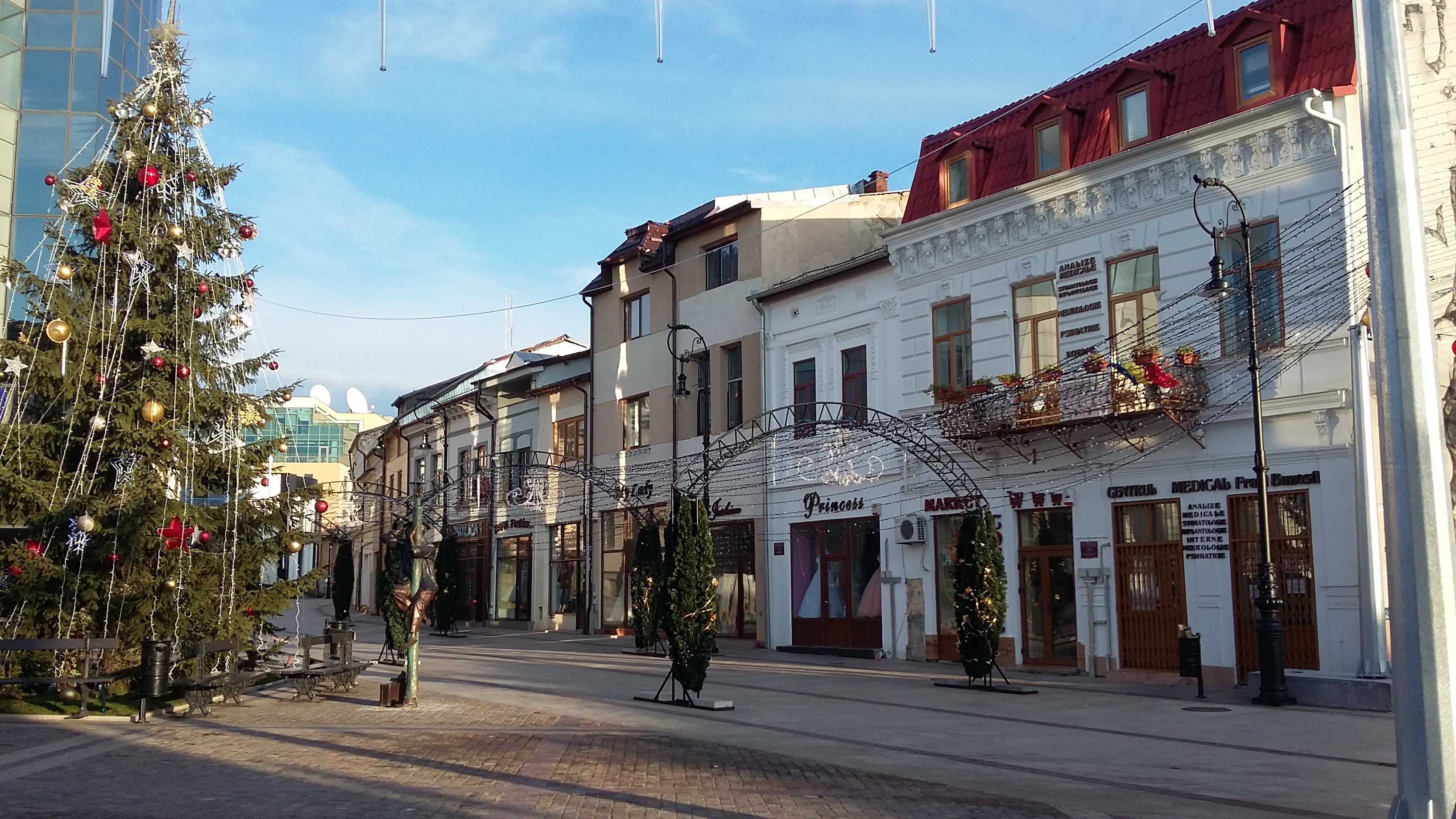 (Galerie foto) Decoratii noi in centrul vechi al Craiovei